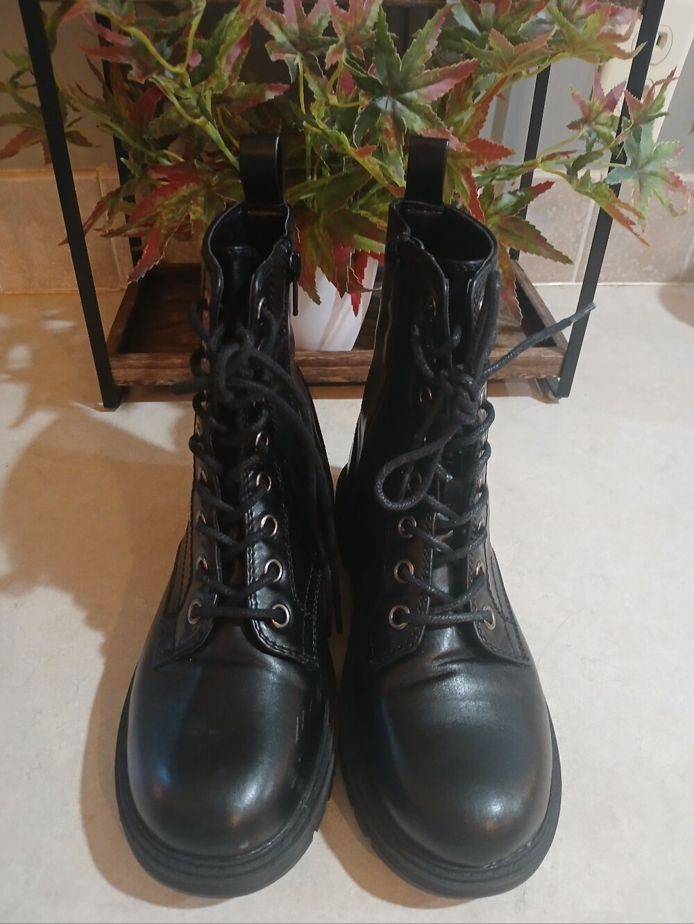 SO Reindeer Women's Black Combat Boots Size 6.5 - Picture 3 of 7
